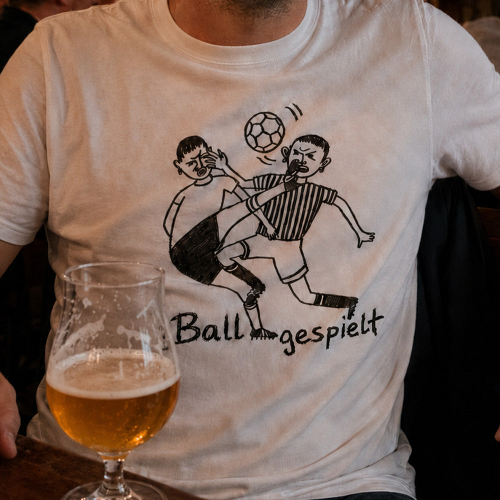 BALL GESPIELT - Premium T-Shirt Unisex
