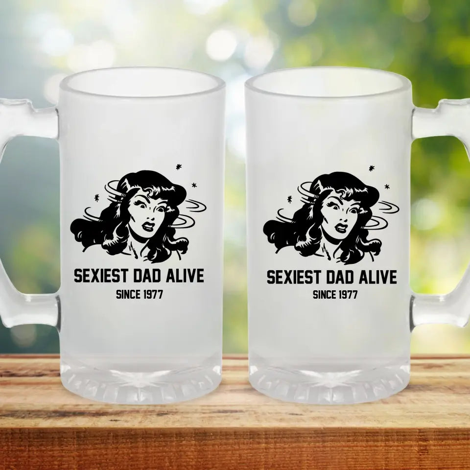 SEXIEST DAD ALIVE - Personalisierbarer Bierkrug